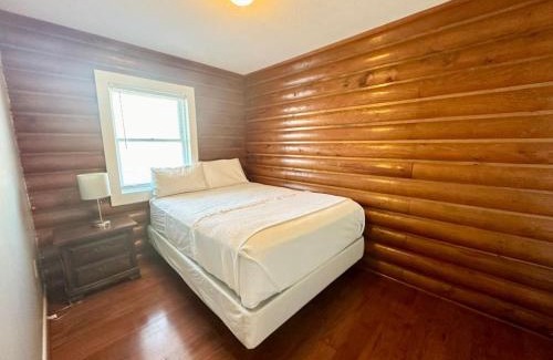 Nancy Casa | Cottage 9-Lees Ford Marina