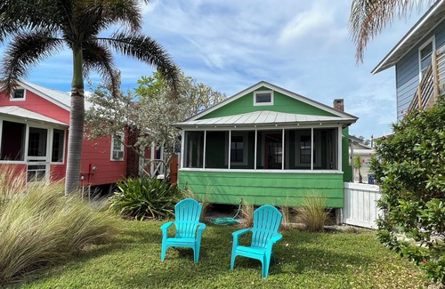 Bradenton Beach Cabaña | Cottage A of Historic Waterfront Fish Camp. Private Dock. Minute walk to Beach