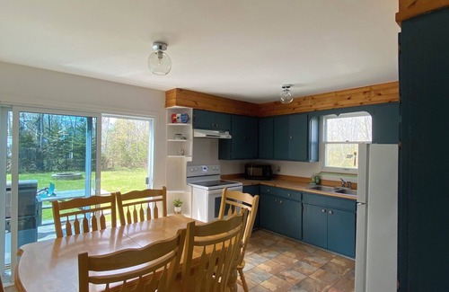 Grand Barachois Cabaña | Cottage at Beaubassin-East walking distance of the ocean