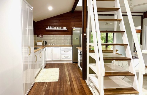 Yorkeys Knob Casa | Cottage at Holloways Beach, Cairns. Close to the city, airport and hospital.