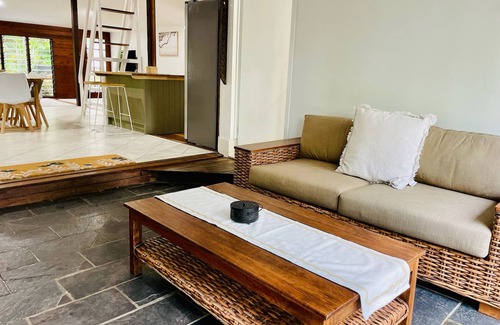 Yorkeys Knob Casa | Cottage at Holloways Beach, Cairns. Close to the city, airport and hospital.