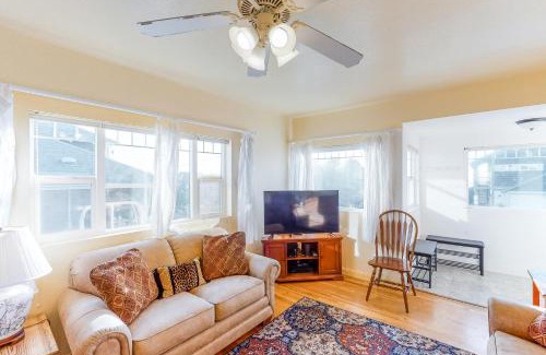 Newport Casa | Cottage at Nye Beach
