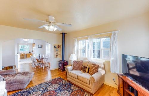 Newport Casa | Cottage at Nye Beach