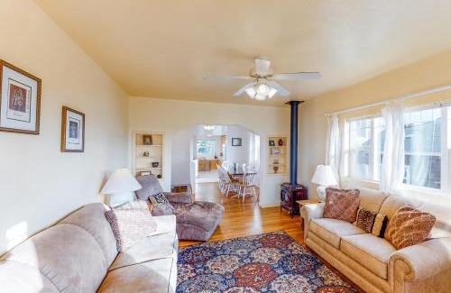 Newport Casa | Cottage at Nye Beach
