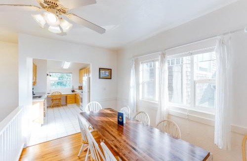 Newport Casa | Cottage at Nye Beach