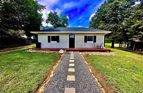 Pinnacle Cabaña | Cottage at Pilot Mountain
