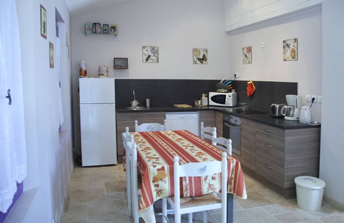 Fontvieille Casa | Casa rural a los pies de los Alpilles para 4 personas con piscina, rodeada de olivos.