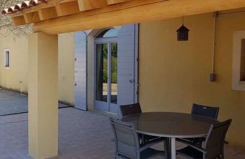 Fontvieille Casa | Casa rural a los pies de los Alpilles para 4 personas con piscina, rodeada de olivos.