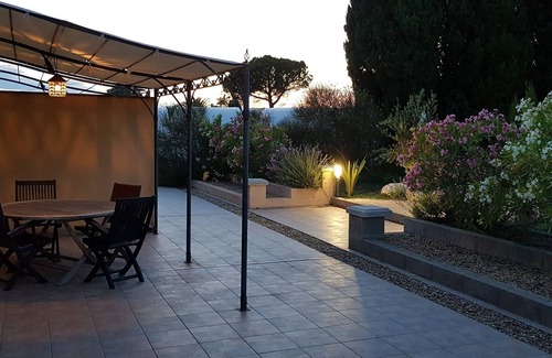 Fontvieille Casa | Casa rural a los pies de los Alpilles para 4 personas con piscina, rodeada de olivos.