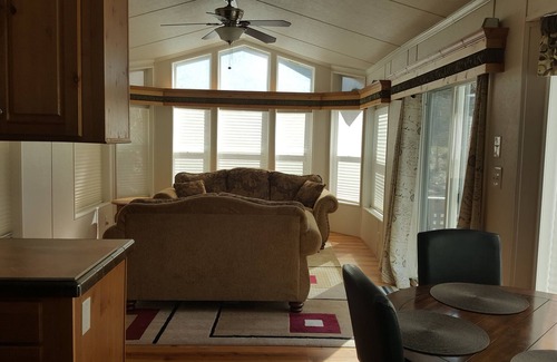 Scotch Creek Casa | Cottage at the Lake