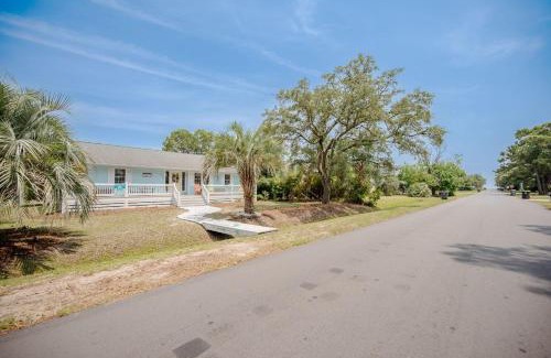 Yaupon Beach Casa | Cottage Breeze by Oak Island Accommodations