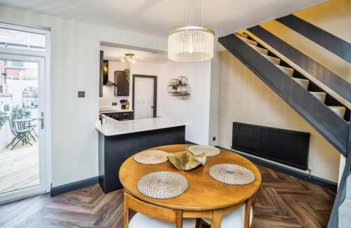 Chester Casa | Cottage By Canal and Centre By Cheshire Escapes