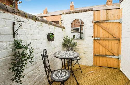 Chester Casa | Cottage By Canal and Centre By Cheshire Escapes