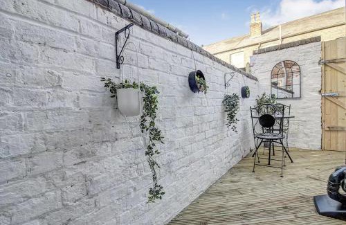 Chester Casa | Cottage By Canal and Centre By Cheshire Escapes