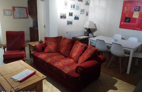 Les Salles Lavauguyon Casa | Cottage by the Chateau with pool in National Parc