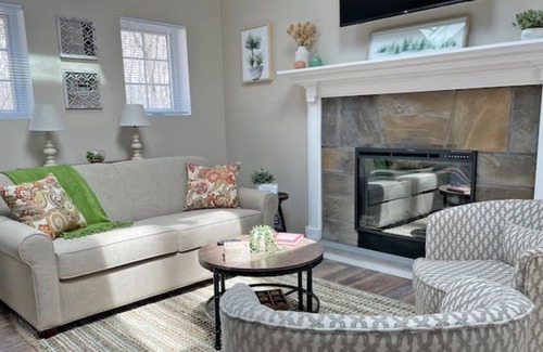 White Mills Cabaña | Cottage by Lake Wallenpaupack with Hot Tub