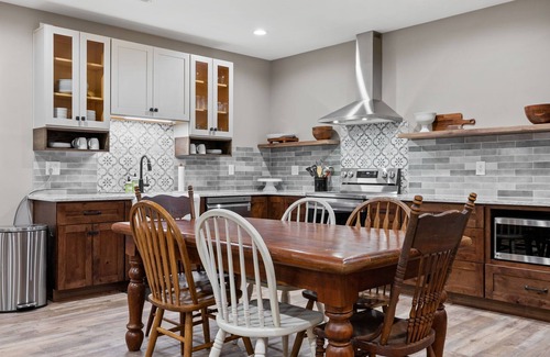 Hickman Cabaña | Cottage by the creek on 17 acres minutes from Leipers Fork! Writer’s Paradise…