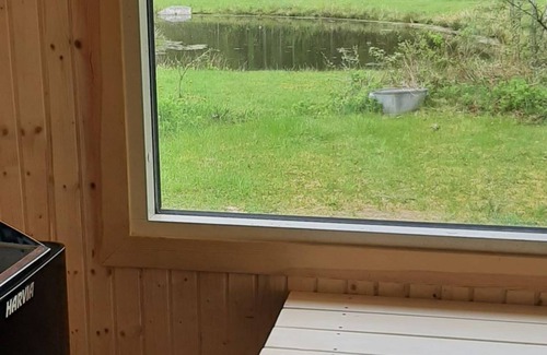 Bolmen Cabaña | Cottage by the pond in Bolmen, near the lake, canoe,sauna playhouse bicycles, Wi-FI