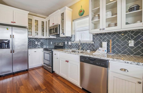Indian Beach Casa | Cottage By The Sea | Pet Friendly, Covered Patio