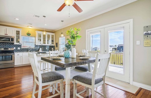 Indian Beach Casa | Cottage By The Sea | Pet Friendly, Covered Patio