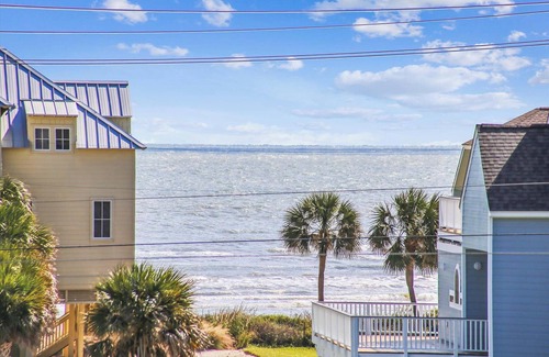 Indian Beach Casa | Cottage By The Sea | Pet Friendly, Covered Patio