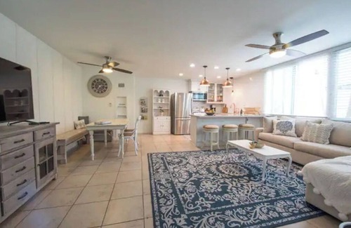 Carpinteria Condominio | Cottage by the Sea steps to beach with heated pool