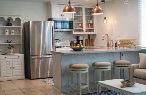 Carpinteria Condominio | Cottage by the Sea steps to beach with heated pool