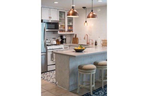 Carpinteria Condominio | Cottage by the Sea steps to beach with heated pool