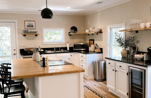 Kill Devil Hills Casa | Cottage by the Beach! 3BR, Pet-Friendly, Large Yard