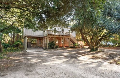Kill Devil Hills Casa | Cottage by the Beach! 3BR, Pet-Friendly, Large Yard