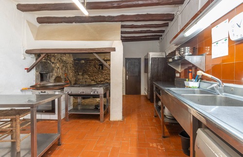 Camos Casa | Casa rural 'Can Ribes' con piscina exterior, jardín y terraza