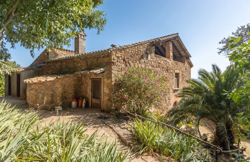 Camos Casa | Casa rural 'Can Ribes' con piscina exterior, jardín y terraza