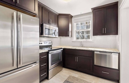 Green Hills Casa | Cottage Charm | Private Rooftop Deck