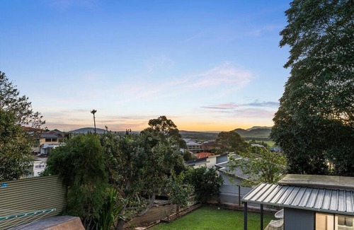 Gerringong Casa | Cottage Charm with Hinterland View and 5 minutes walk to boat harbour