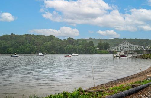 East Haddam Casa | Cottage-Chic Retreat Less Than 1 Mi to Connecticut River!