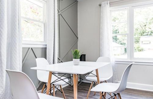 Durham Casa | Cottage Close to Dtown Durham & Duke