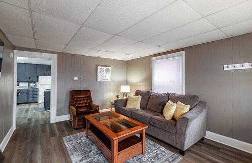 La Crosse Cabaña | Charming 1-bedroom cottage close to the downtown La Crosse area!