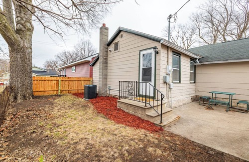 La Crosse Cabaña | Charming 1-bedroom cottage close to the downtown La Crosse area!