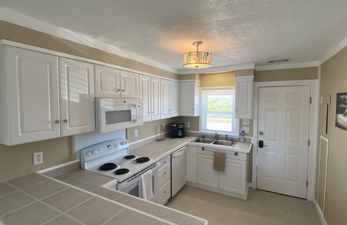 Kill Devil Hills Cabaña | Cottage Close To Beach and abuts the Wright Brother Memorial
