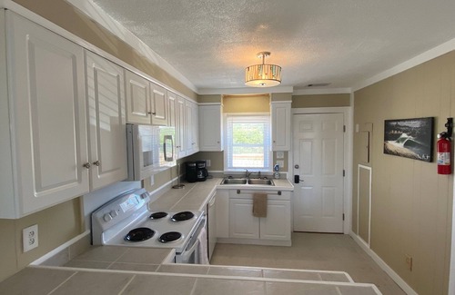 Kill Devil Hills Cabaña | Cottage Close To Beach and abuts the Wright Brother Memorial