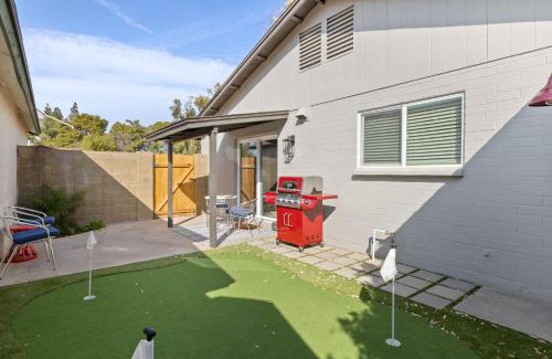 Stoneybrook Casa | Cottage Evergreen - Outdoor Grille Patio with Putt