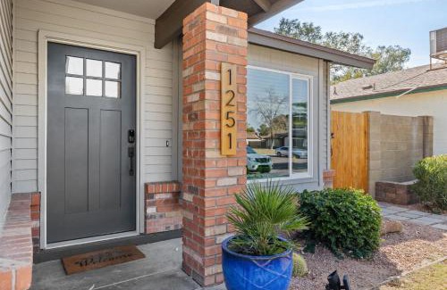 Stoneybrook Casa | Cottage Evergreen - Outdoor Grille Patio with Putt