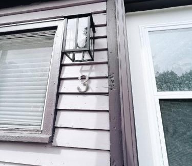 Fredericton Apartamento | Cottage Feels in the City - Downtown Apartment & Backyard Bliss