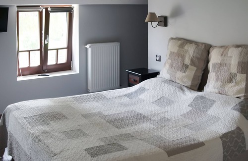 Solre-le-Chateau Cama Y Desayuno | Cottage for 8 people near Valjoly
