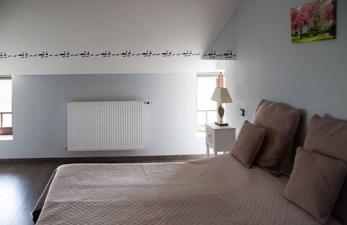 Solre-le-Chateau Cama Y Desayuno | Cottage for 8 people near Valjoly