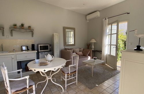 St.-Remy-de-Provence Cabaña | Los alquileres de habitaciones de los huéspedes encantador La Línea de la casa