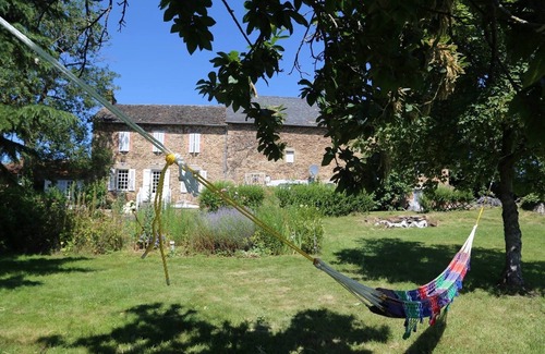 Sauveterre-de-Rouergue Casa | Casa rural con piscina en el corazón de Aveyron