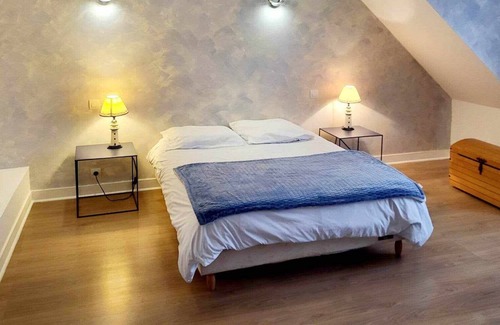 Saint-Laurent-Nouan Cabaña | Cottage "Gîte La Grande Maison" with Private Terraces & Wi-Fi