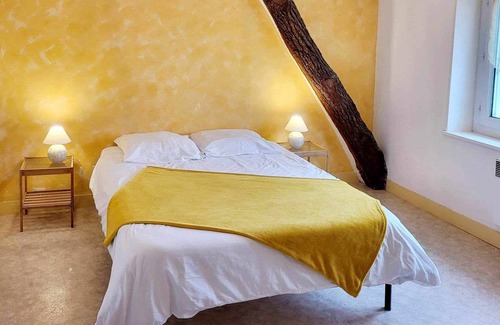 Saint-Laurent-Nouan Cabaña | Cottage "Gîte La Grande Maison" with Private Terraces & Wi-Fi