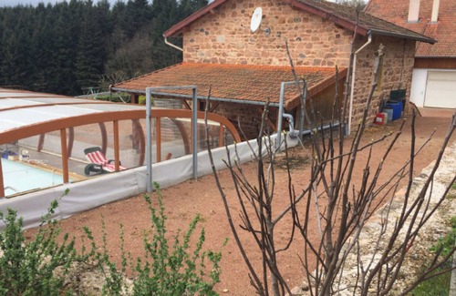 Sevelinges Casa | Casita de campo 'Gite Les Cerisiers' con terraza privada, jardín privado y Wi-Fi